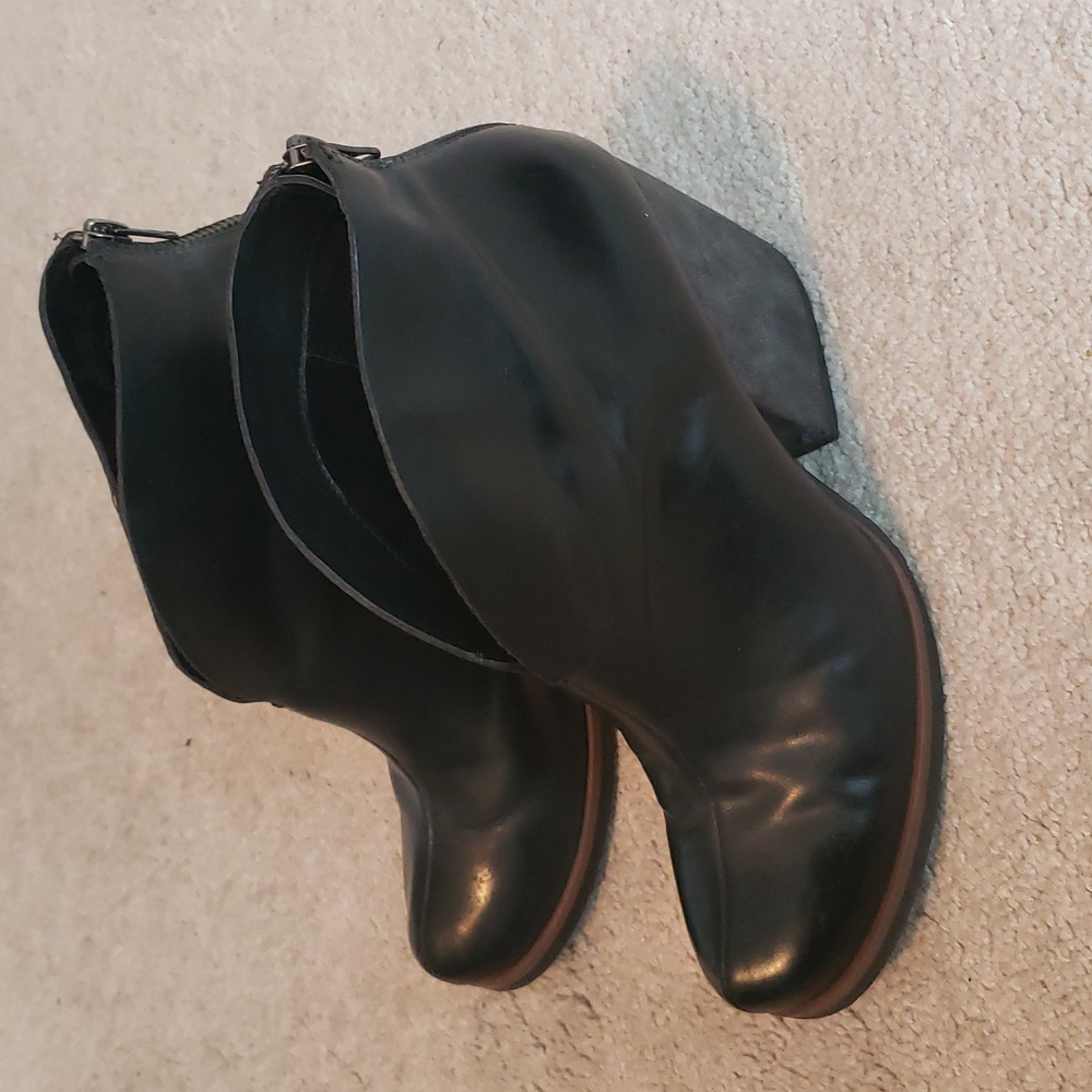 Women's Korkease Ankle Booties - Picture 2 of 7